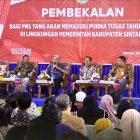 Bupati Sintang Berikan Arahan di Acara Pembekalan PNS Yang Akan Memasuki Purna Tugas